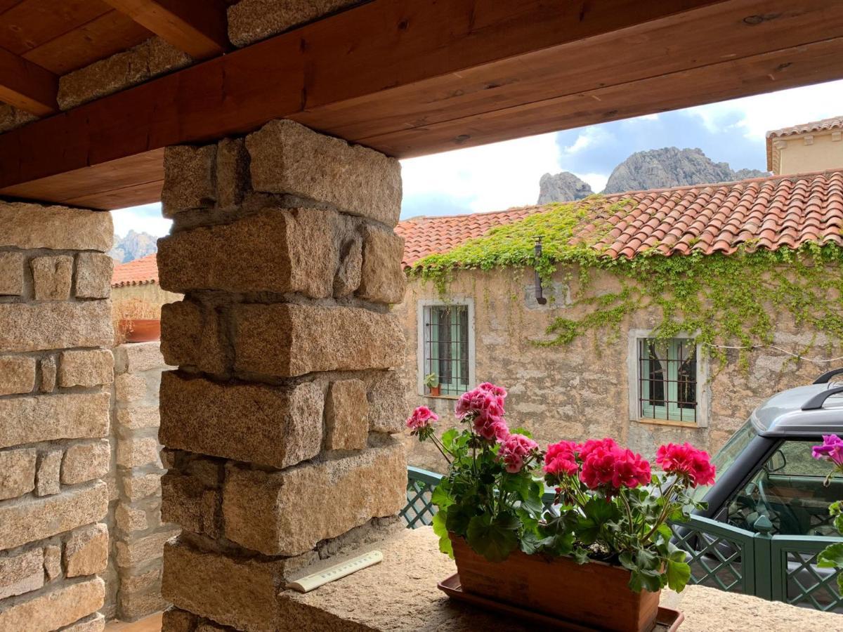 Casa Nel Borgo Di San Pantaleo Villa Exteriör bild